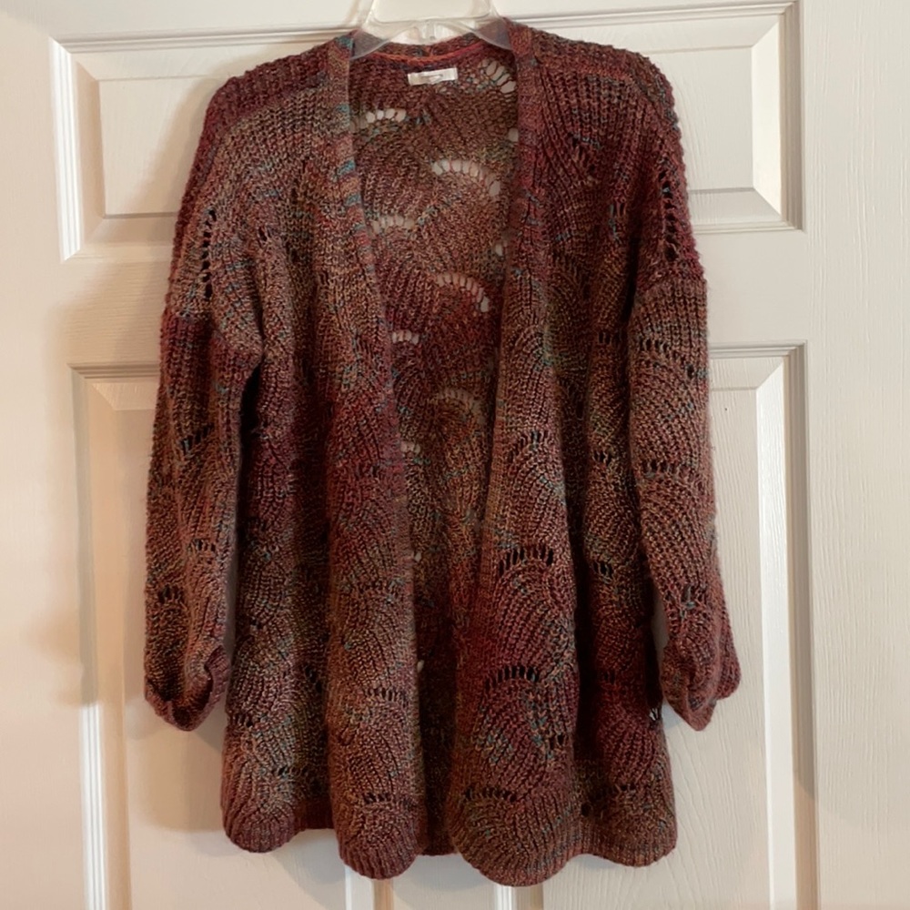 Women’s Maurices 3/4 open weave cardigan. Side slits. Size L.